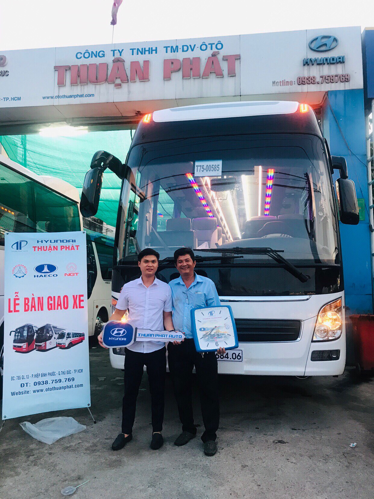 HÌNH ẢNH KHÁCH HÀNG MUA XE 