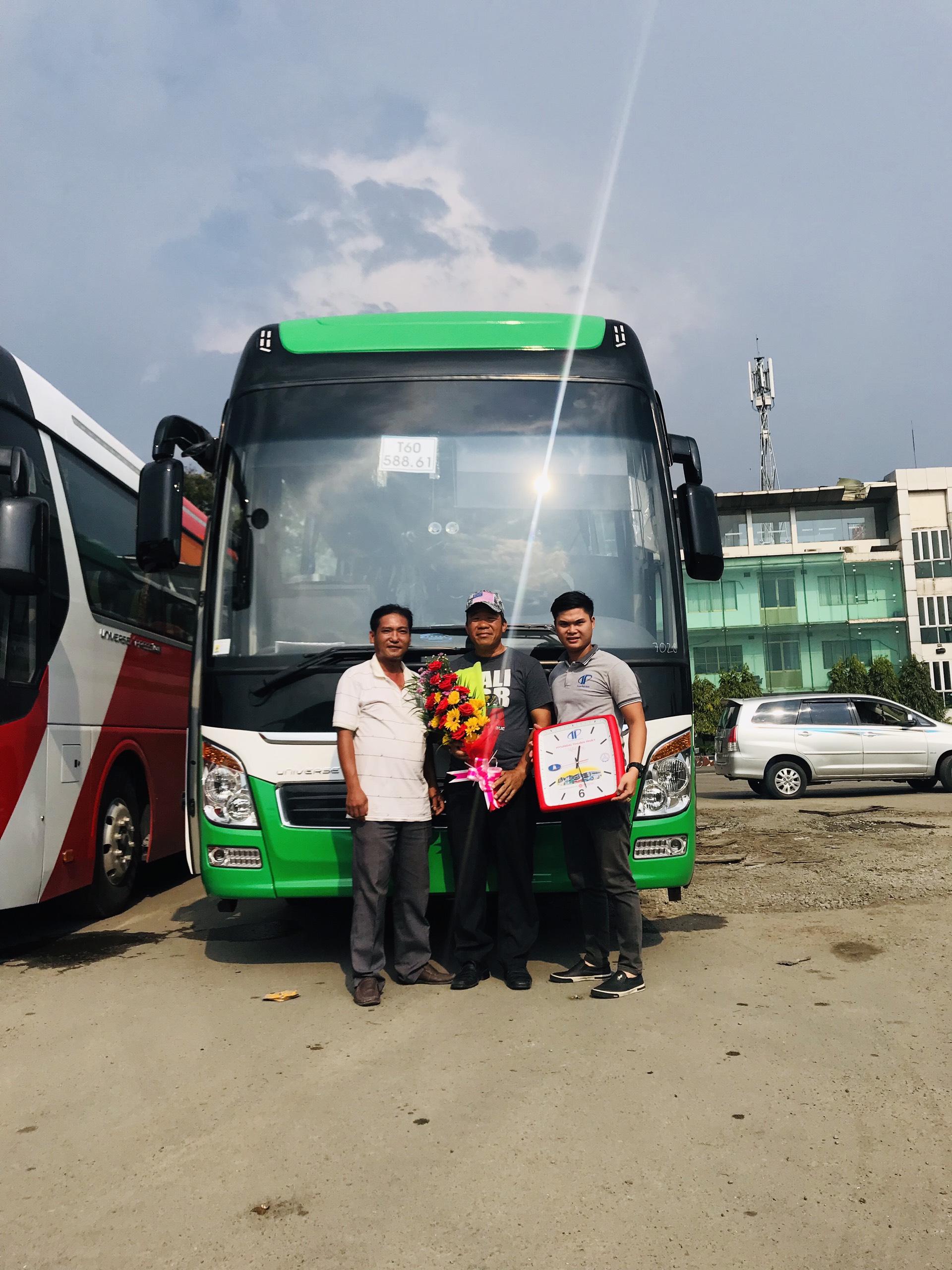 HÌNH ẢNH KHÁCH HÀNG MUA XE 