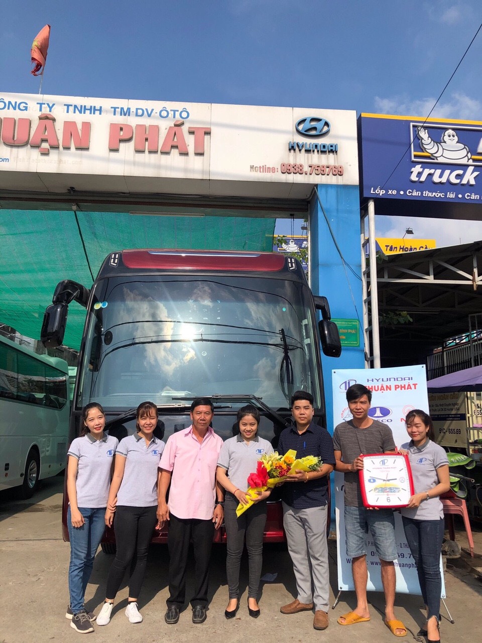 HÌNH ẢNH KHÁCH HÀNG MUA XE 