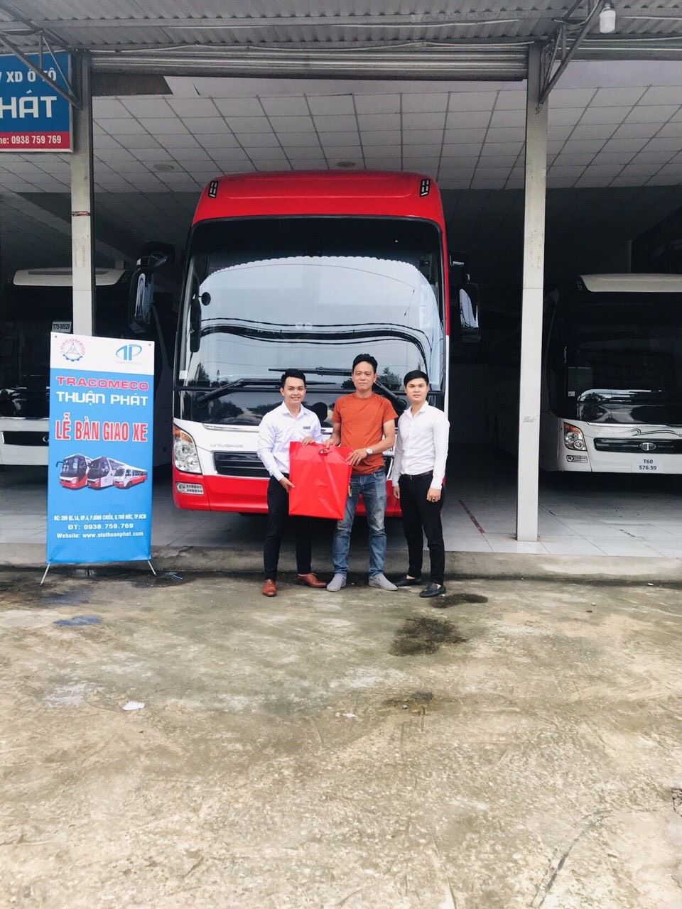HÌNH ẢNH KHÁCH HÀNG MUA XE 