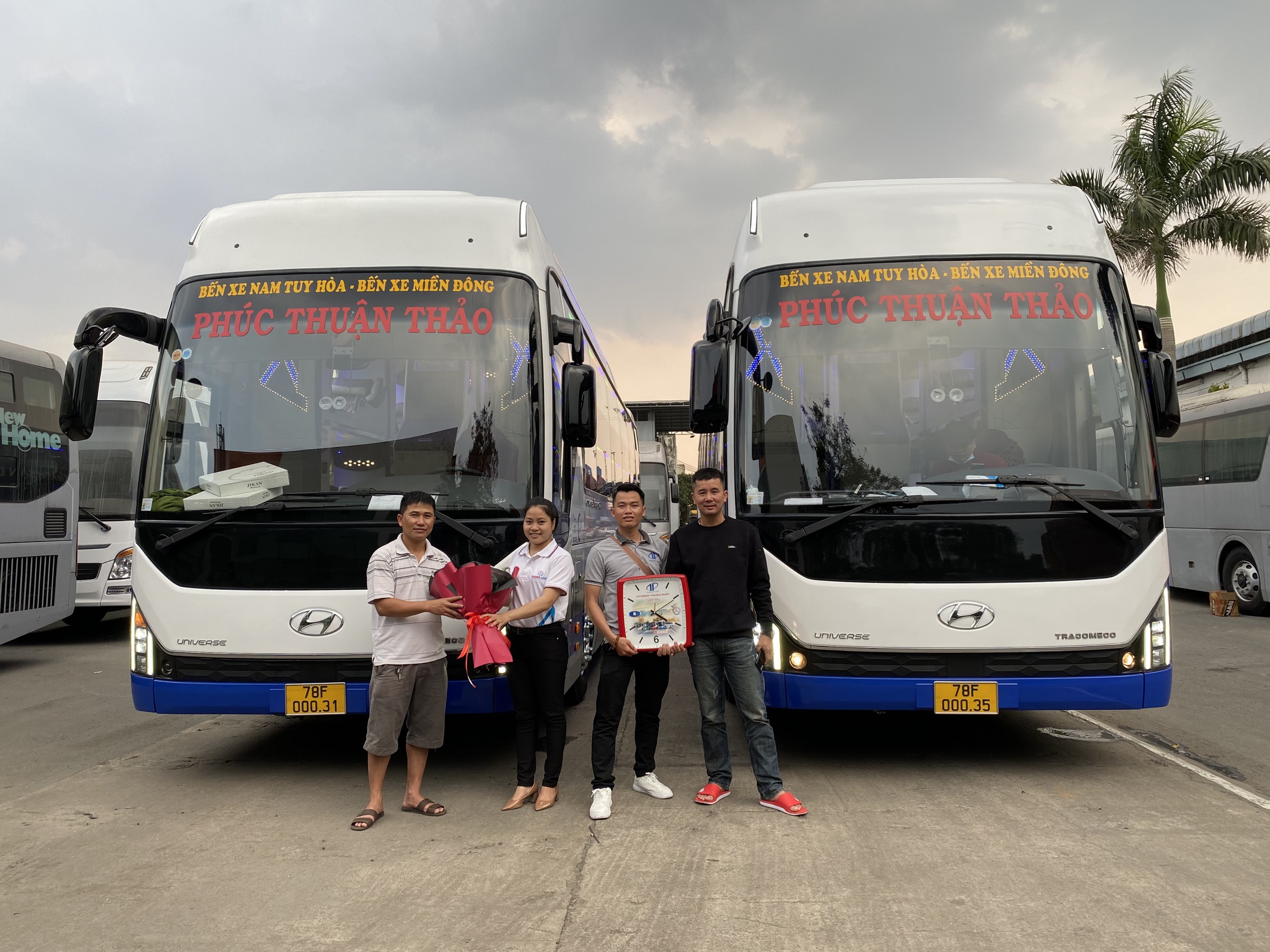 HÌNH ẢNH KHÁCH HÀNG MUA XE 